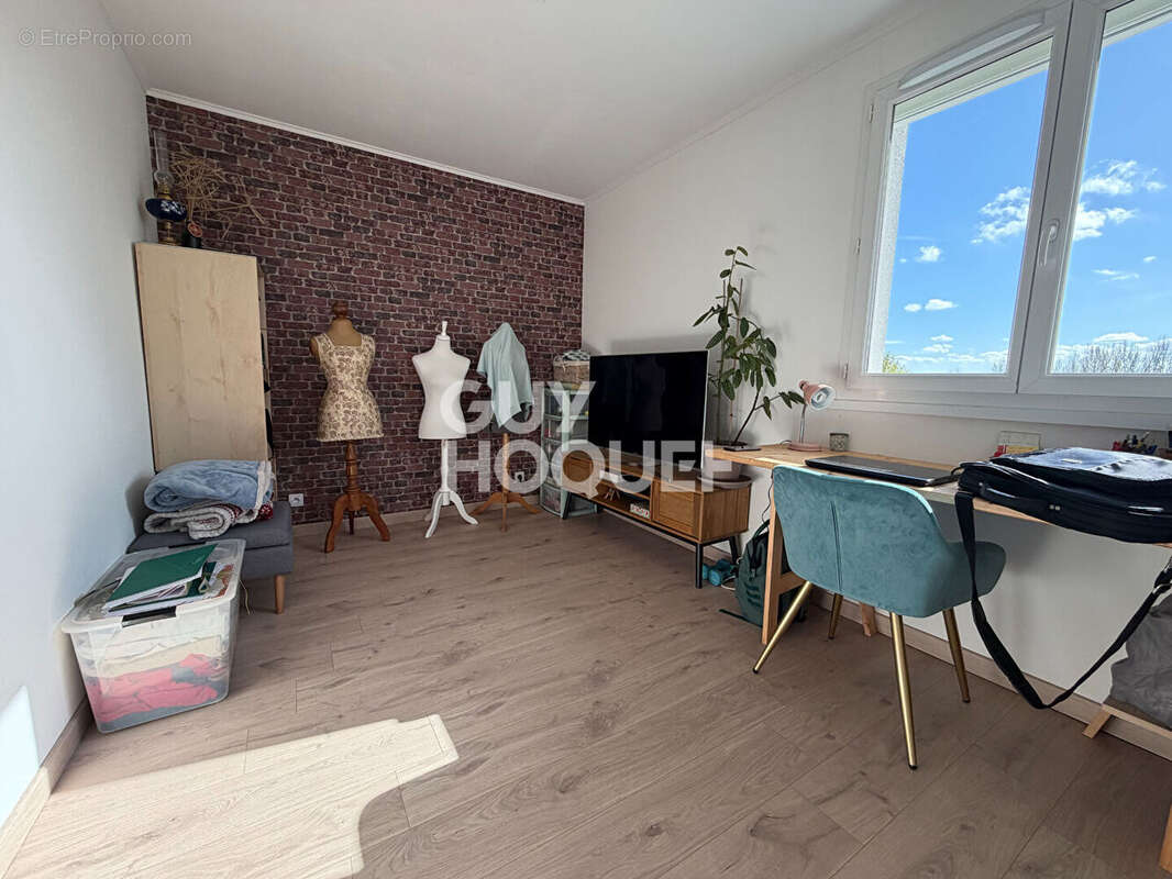 Appartement à LA CHAPELLE-SAINT-MESMIN