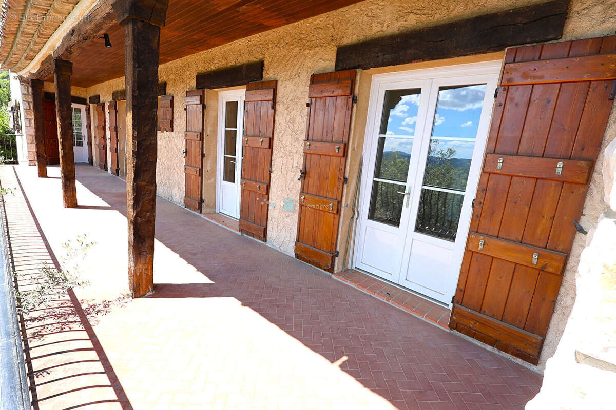 Maison Speracedes 165 m² vue mer et lac terrain 3765 m² - photo 8