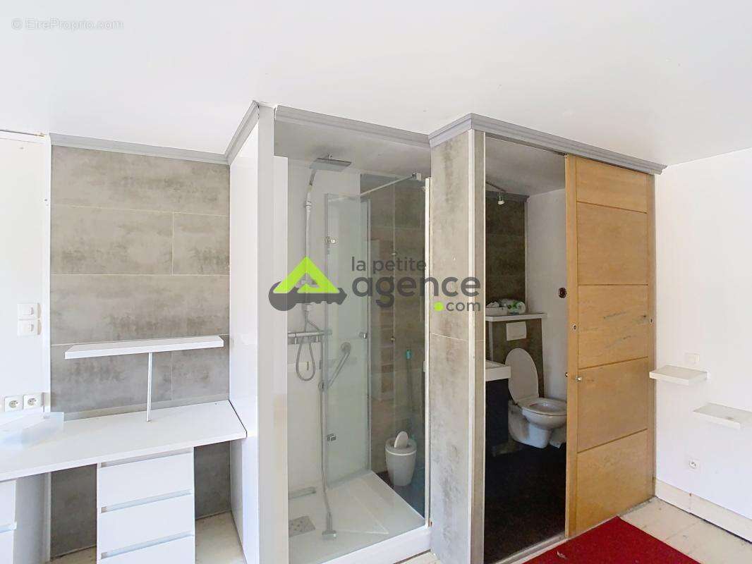 Maison à SAINT-MEDARD-LA-ROCHETTE