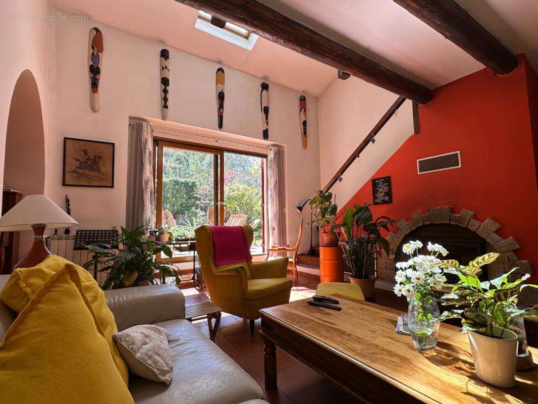 Maison à LE PUY-SAINTE-REPARADE