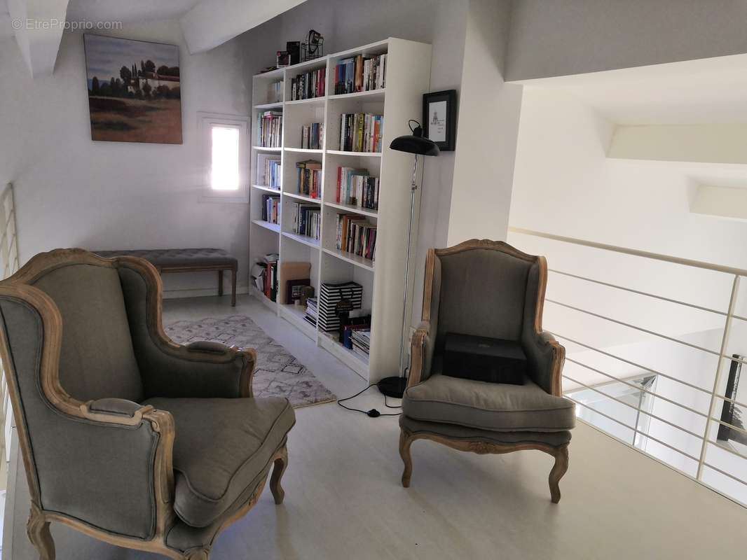 Bureau ou bibliothèque en mezzanine

