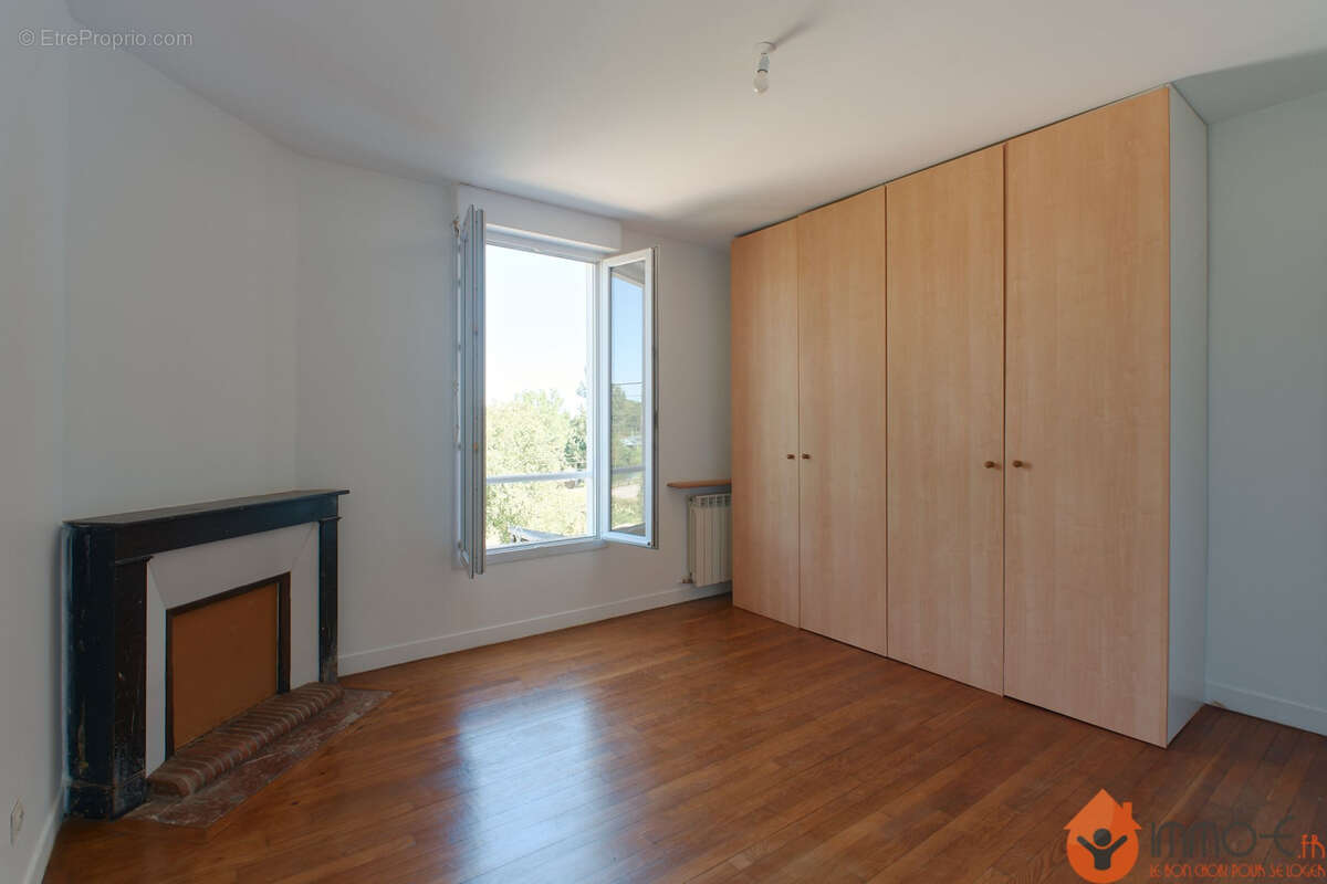 Maison à CONDE-SAINTE-LIBIAIRE