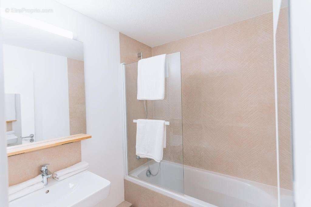 INVESTISSEMENT LOCATIF  Cauterets  Résidence Appart'Hôtel Garden & City  8,12 % de rentabilité - photo 5