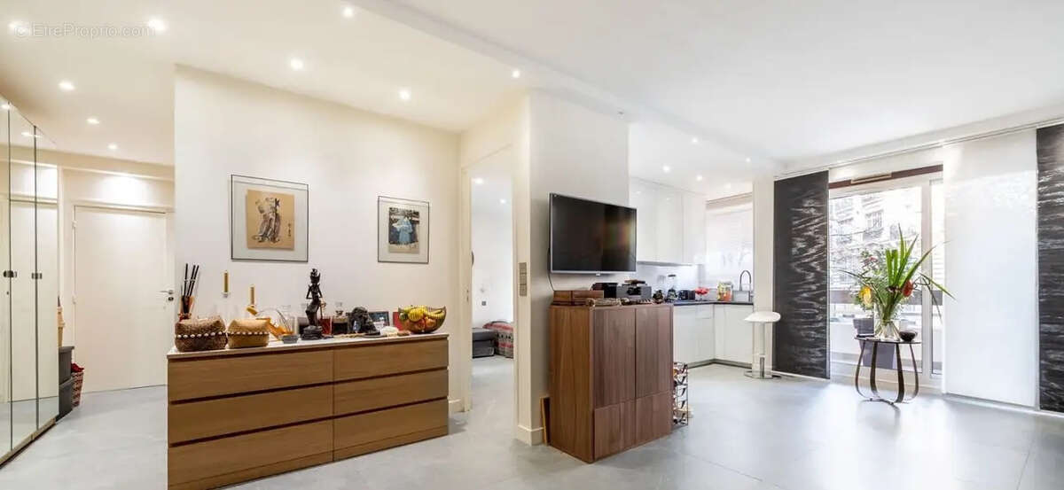 Appartement à PARIS-16E
