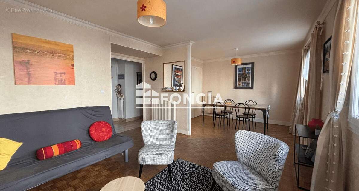 Concarneau - À 2 pas du Centre-Ville, de la Corniche et des plages - A Vendre Appartement T3 66 m2 - Parking + Cave - photo 2