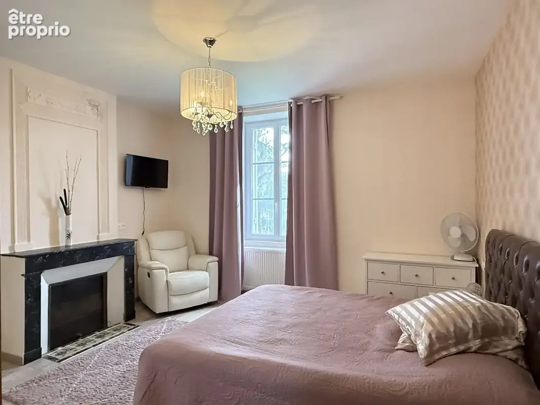 Grande et belle maison bourgeoise entièrement rénovée avec piscine et jardin clôturé - photo 12