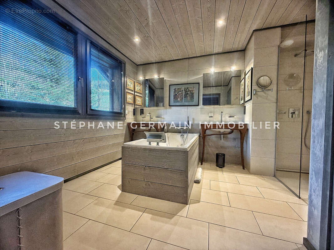 Maison à DEMI-QUARTIER