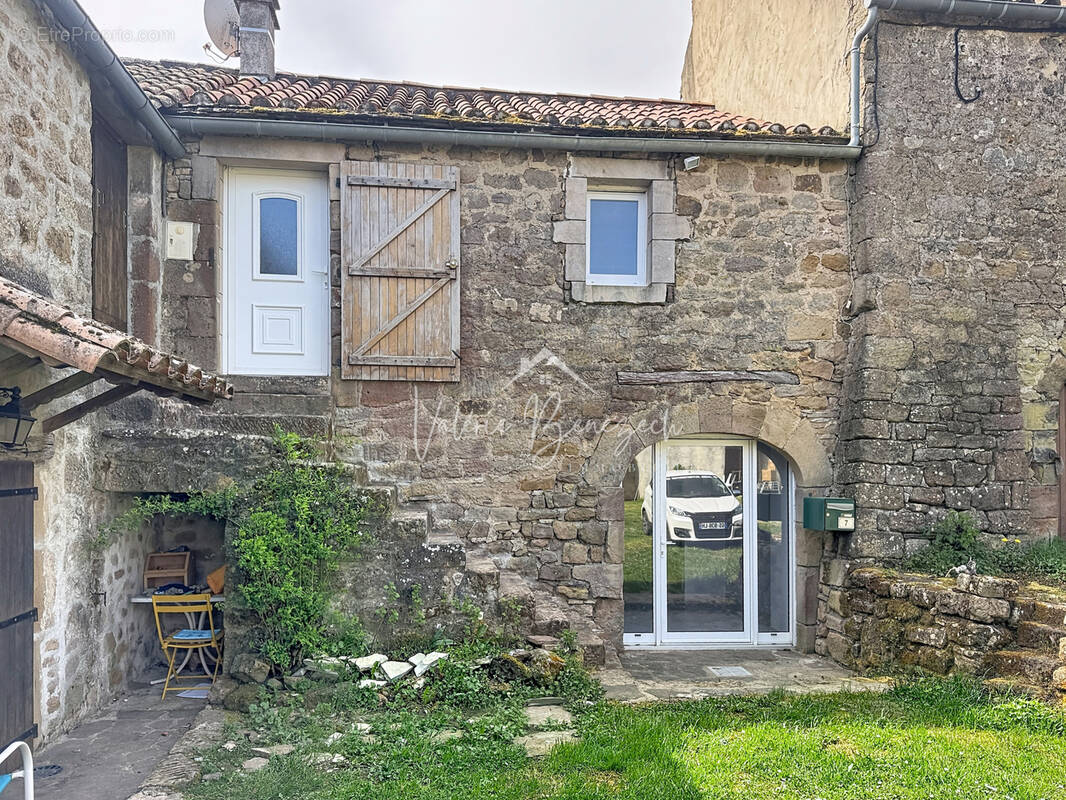 Maison à LES COSTES-GOZON