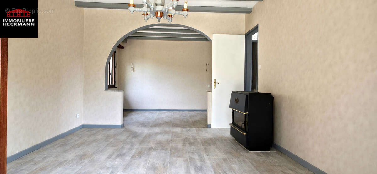 Maison 4 pièces 92m2 + dépendances et garages. - photo 2