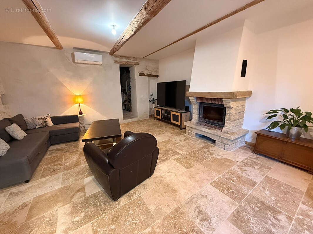 Maison à VILLES-SUR-AUZON