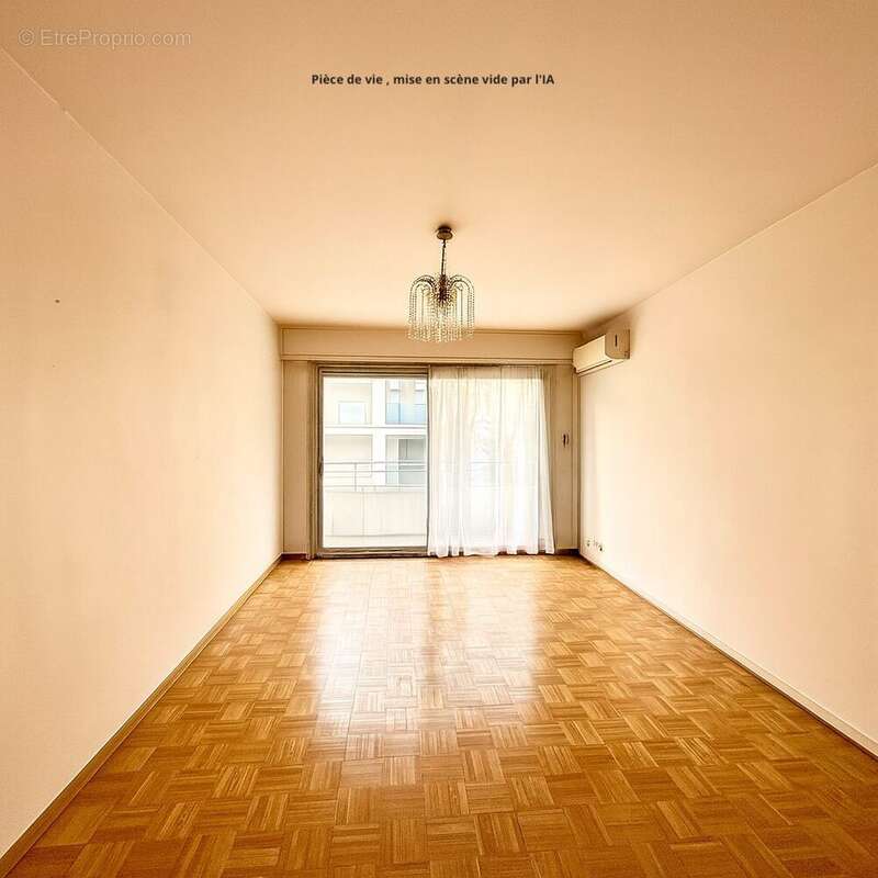 Proposition Séjour vidé par l&#039;IA - Appartement à SAINTE-MAXIME