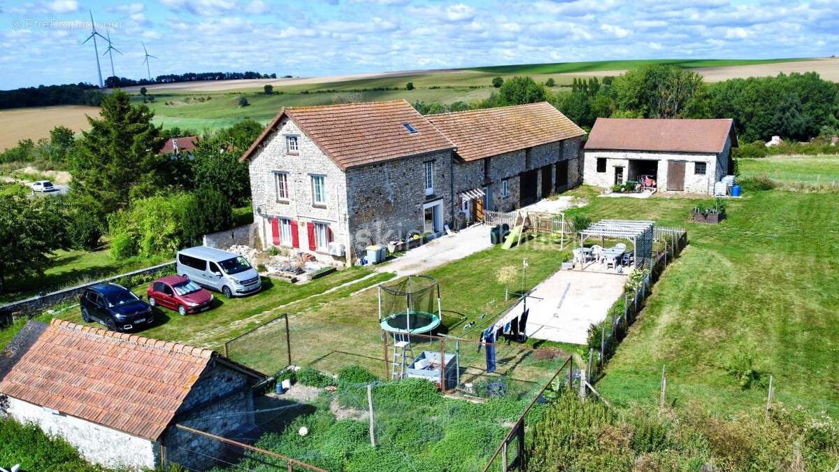 Maison à SAINT-GENGOULPH