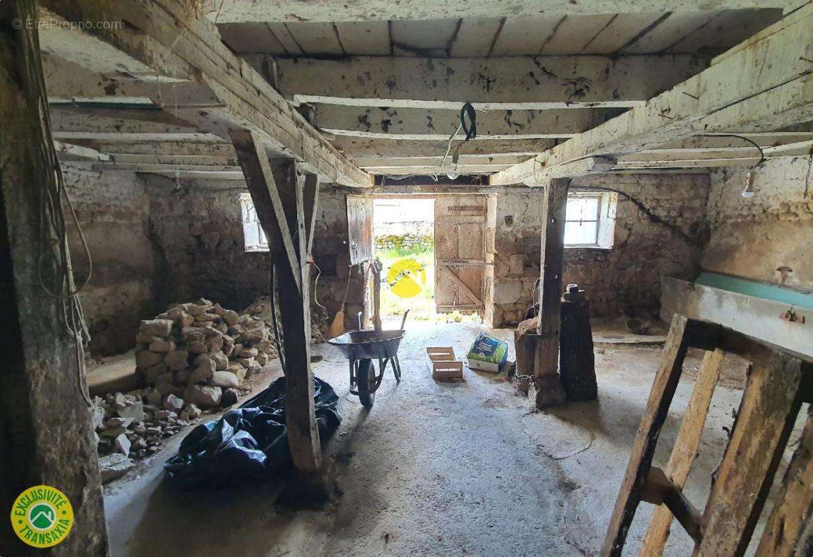 Maison à AUZANCES