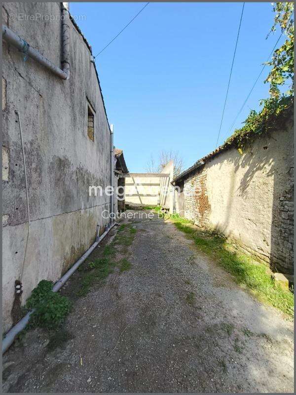 Maison en pierre - 6 chambres - Jardin - 147m2 - - photo 2