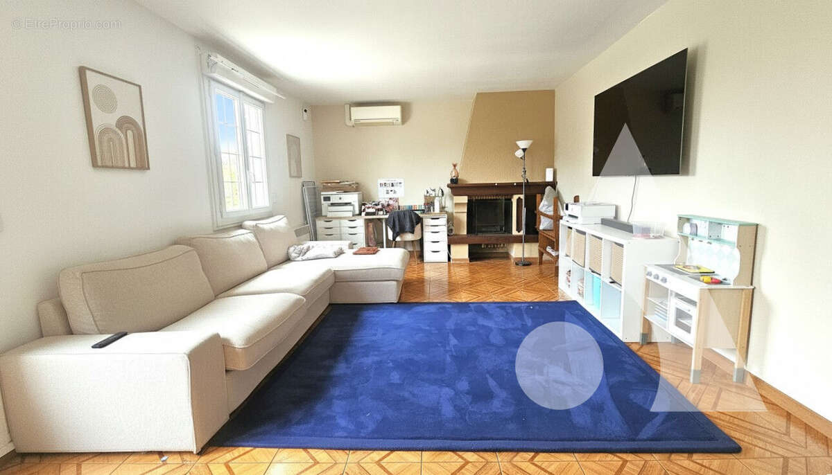 Maison à ESTREES-SAINT-DENIS