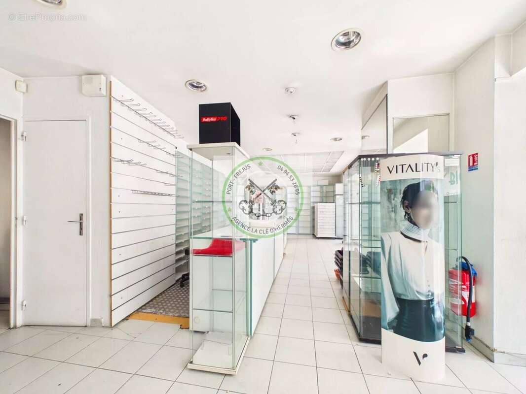 RARE ! Murs commerciaux Saint Raphael centre - photo 3
