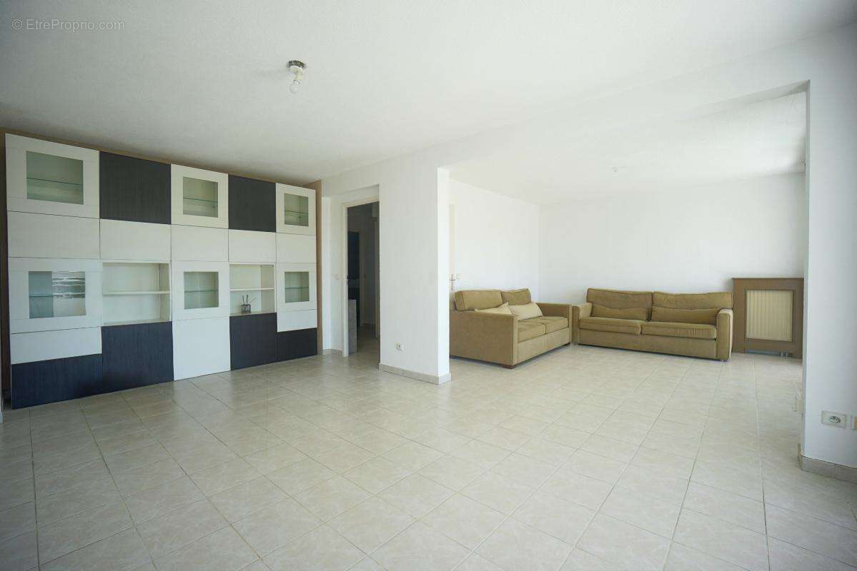 Ideal pour famille - beaux volumes - garage - 36m² de sejour - photo 3