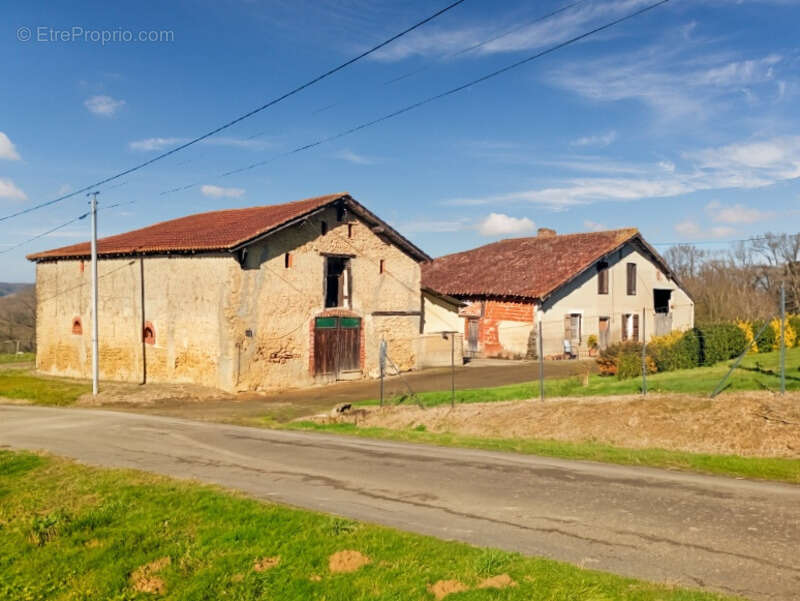 Dpt Gers (32), à vendre BERNEDE Grande maison ancienne de 500 m² habitables à rénover sur 2,5 hectares de terrain, au calme - photo 12