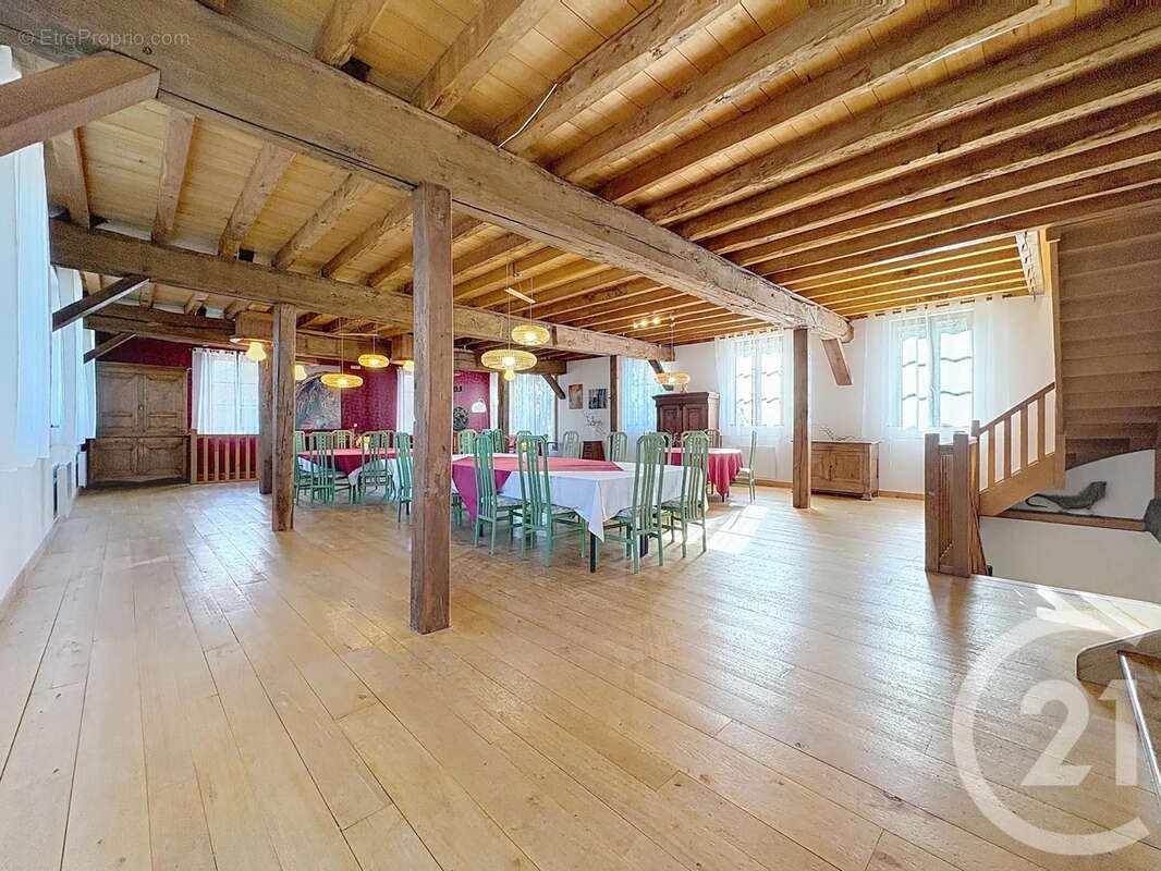 Maison 737 m² à Estissac  - photo 20