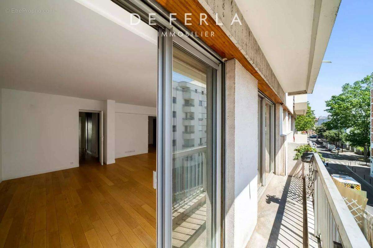 Paris XVᵉ – Appartement familial traversant avec doubles balcons et parking - photo 3
