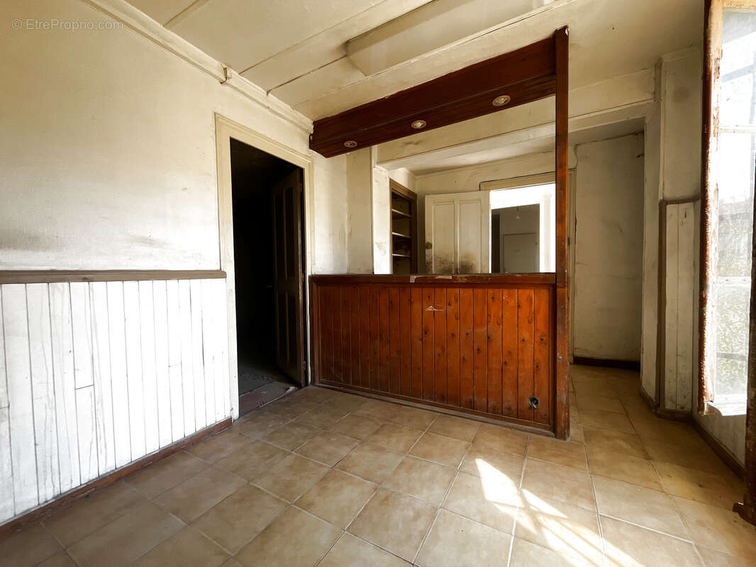 HIDRI IMMO PLUS vous propose un Ensemble immobilier unique à fort potentiel : Maison, Atelier et Dépendances - photo 6