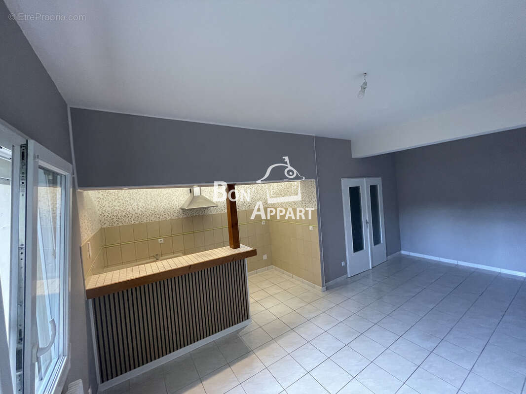 Appartement F2 avec entrée individuelle, garage et cellier   Centre de Rombas - photo 2
