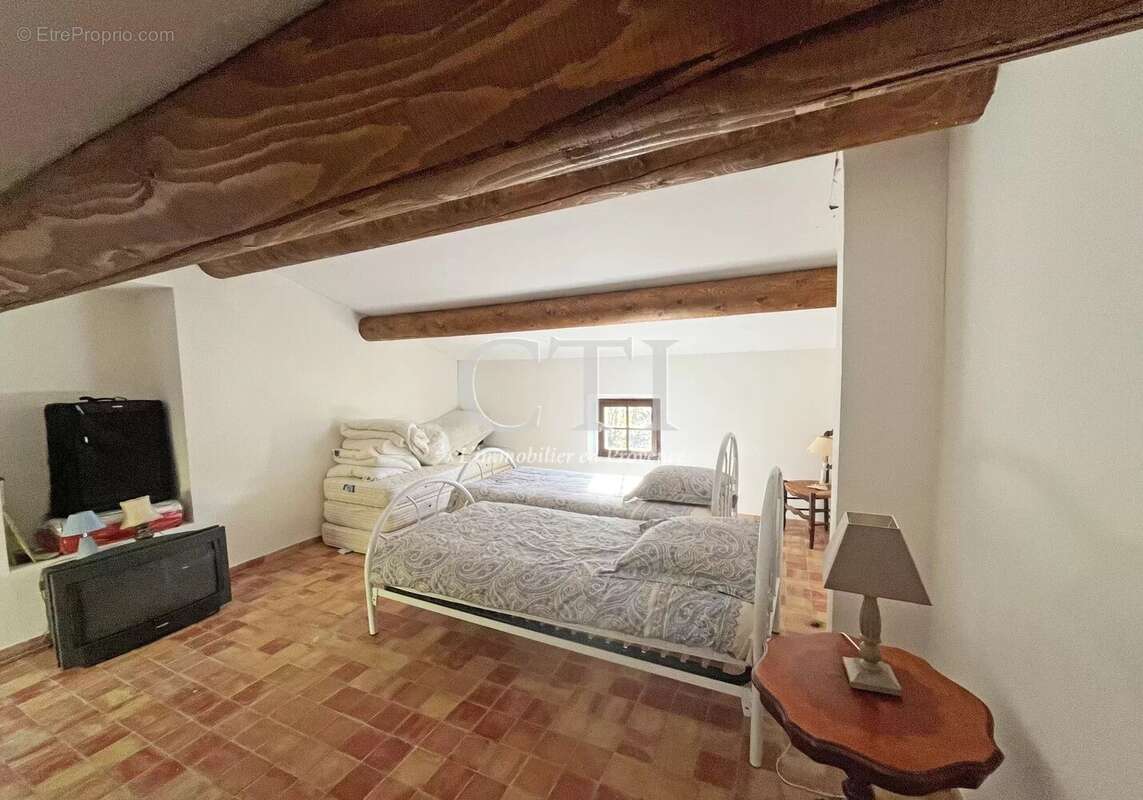 Maison à MONTBRUN-LES-BAINS