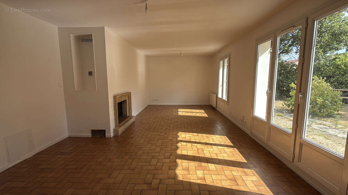 GRAND LARGE  Maison 92 m2, 3 chambres avec mezzanine, garage et cave sur terrain 619 m2 - photo 2