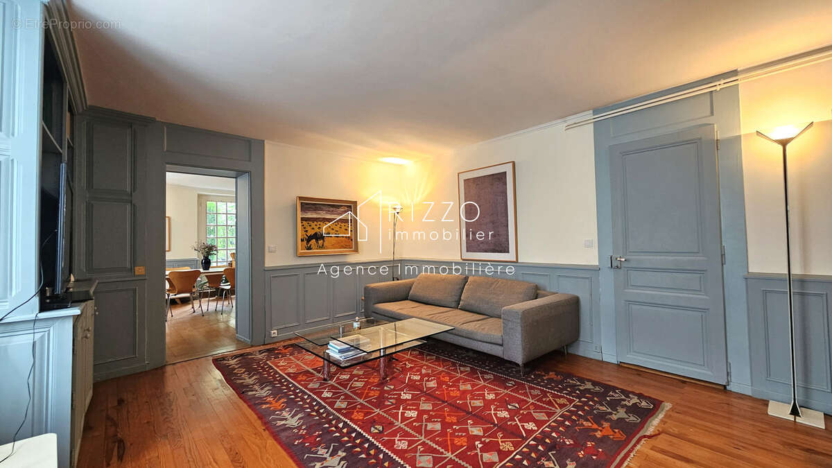 Centre Ferney, maison de 200m2 + dépendance de 41m2 sur terrain de 1590m2 - photo 3