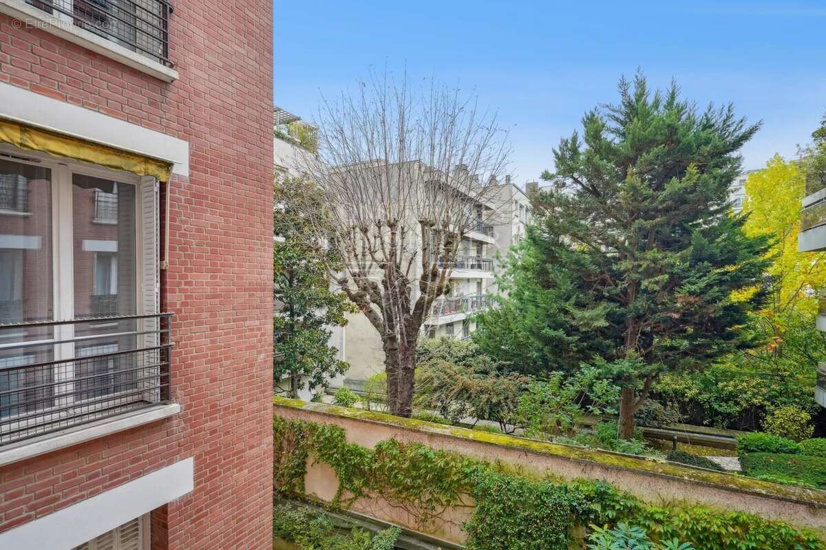 Appartement à NEUILLY-SUR-SEINE