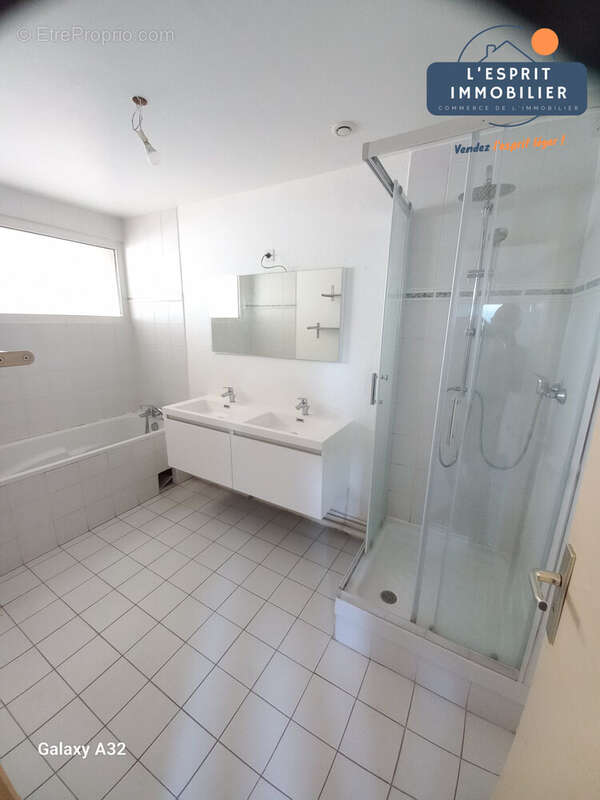 Appartement à COIN-LES-CUVRY