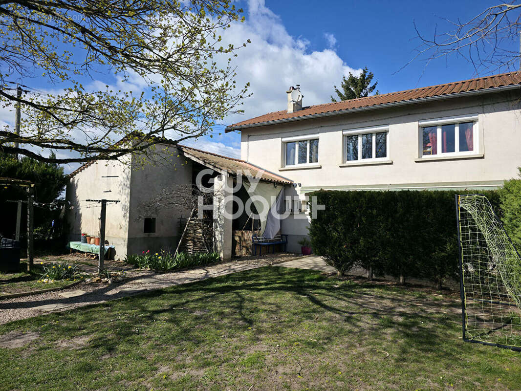 Maison à SAINTE-FOY-SAINT-SULPICE