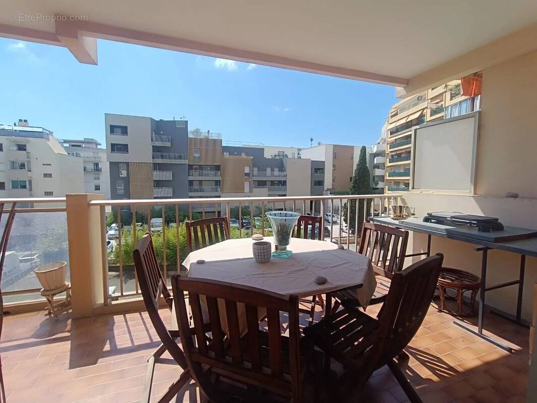 Appartement à SAINT-LAURENT-DU-VAR