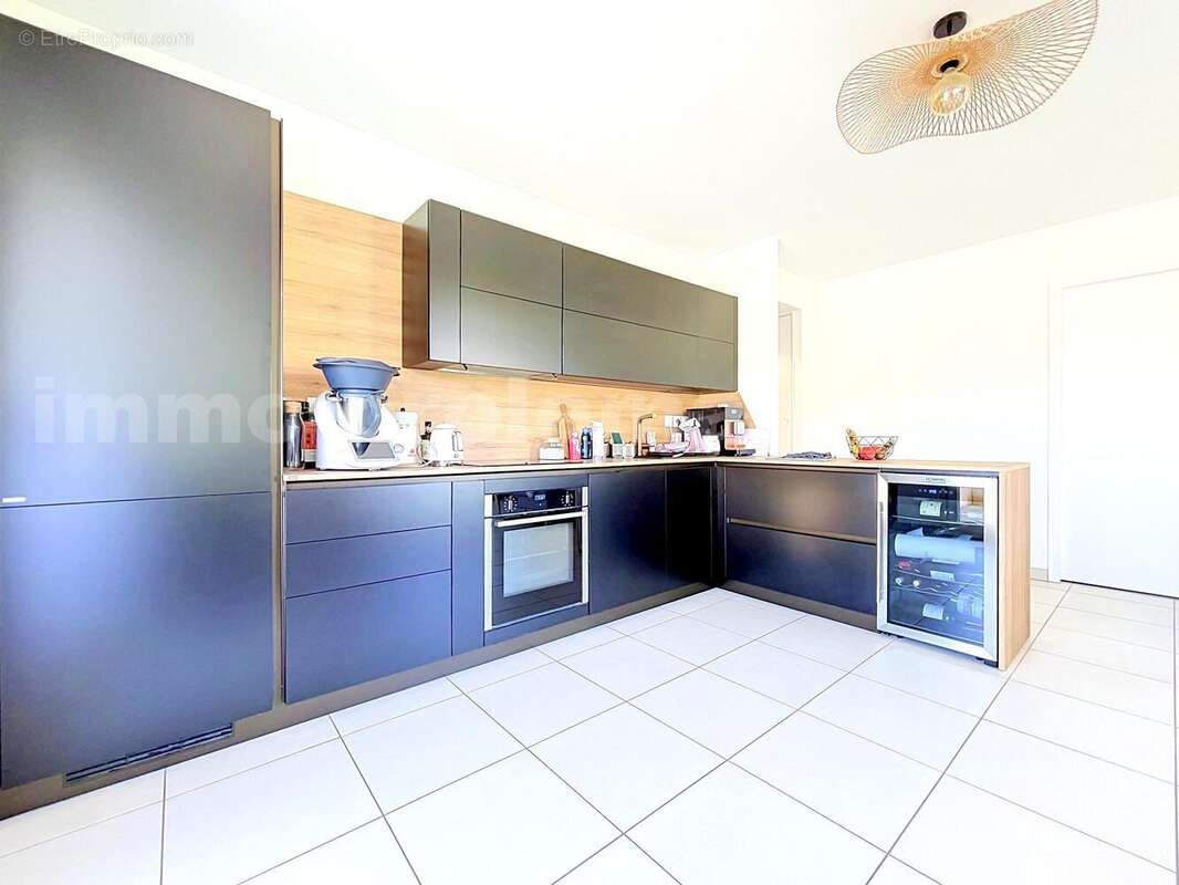Appartement_T4_Villy-le-Pelloux_belle_superficie_proche_prox_frontière_Suisse_direction_GENEVE_autoroutes_investissement_locatif_vente_vue_terrasse_séjour_cuisine_ - Appartement à VILLY-LE-PELLOUX