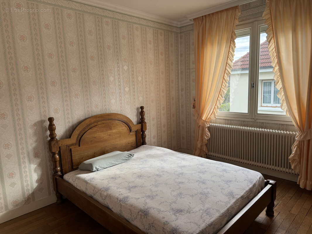 Maison à SAINT-JEAN-DE-LA-RUELLE