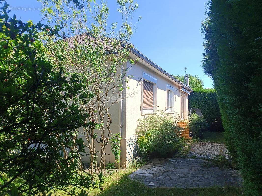 Maison à PARON