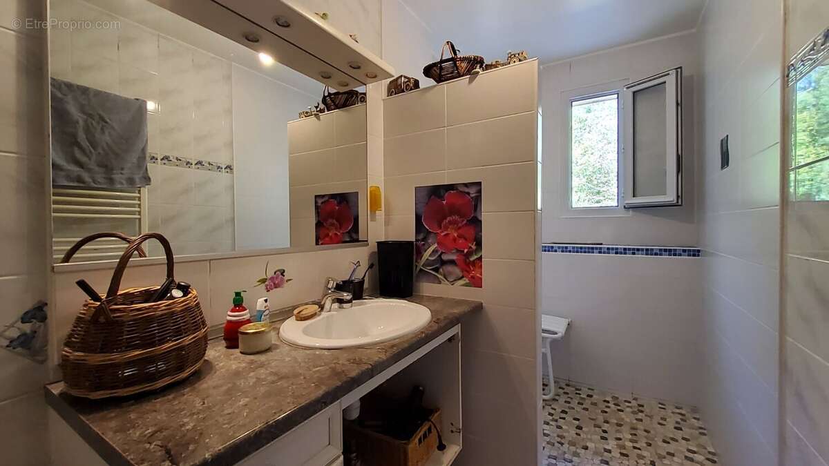 Maison individuelle de 120m² - 6 pièces - 4 chambres - 1 bureau - SAINT-SENOUX - photo 10