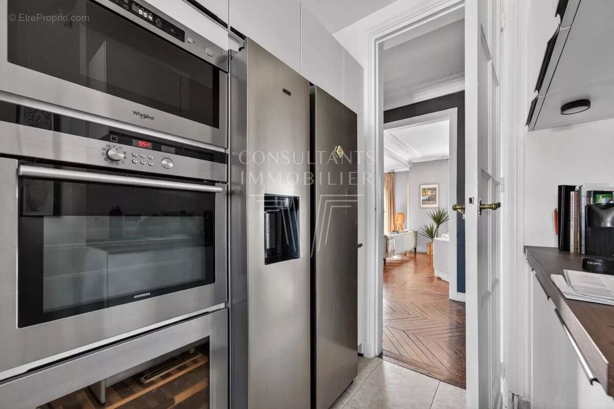 Appartement à PARIS-16E
