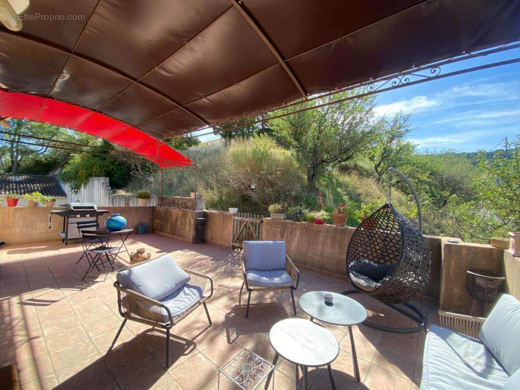 Maison à LE PUY-SAINTE-REPARADE