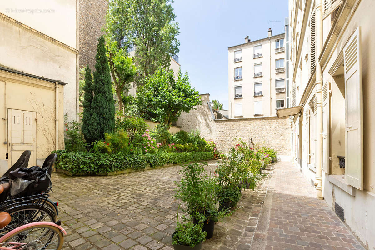 Appartement à NEUILLY-SUR-SEINE