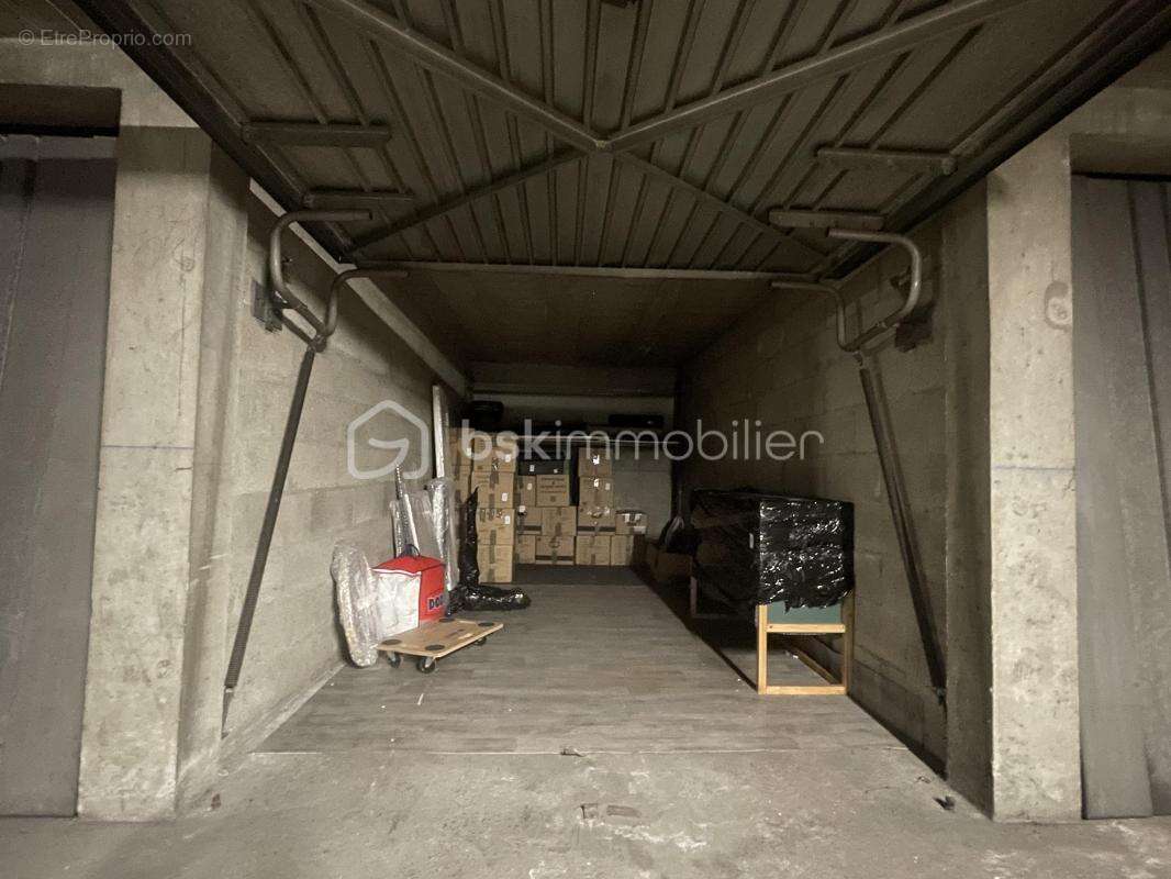 Parking à BOUSSY-SAINT-ANTOINE