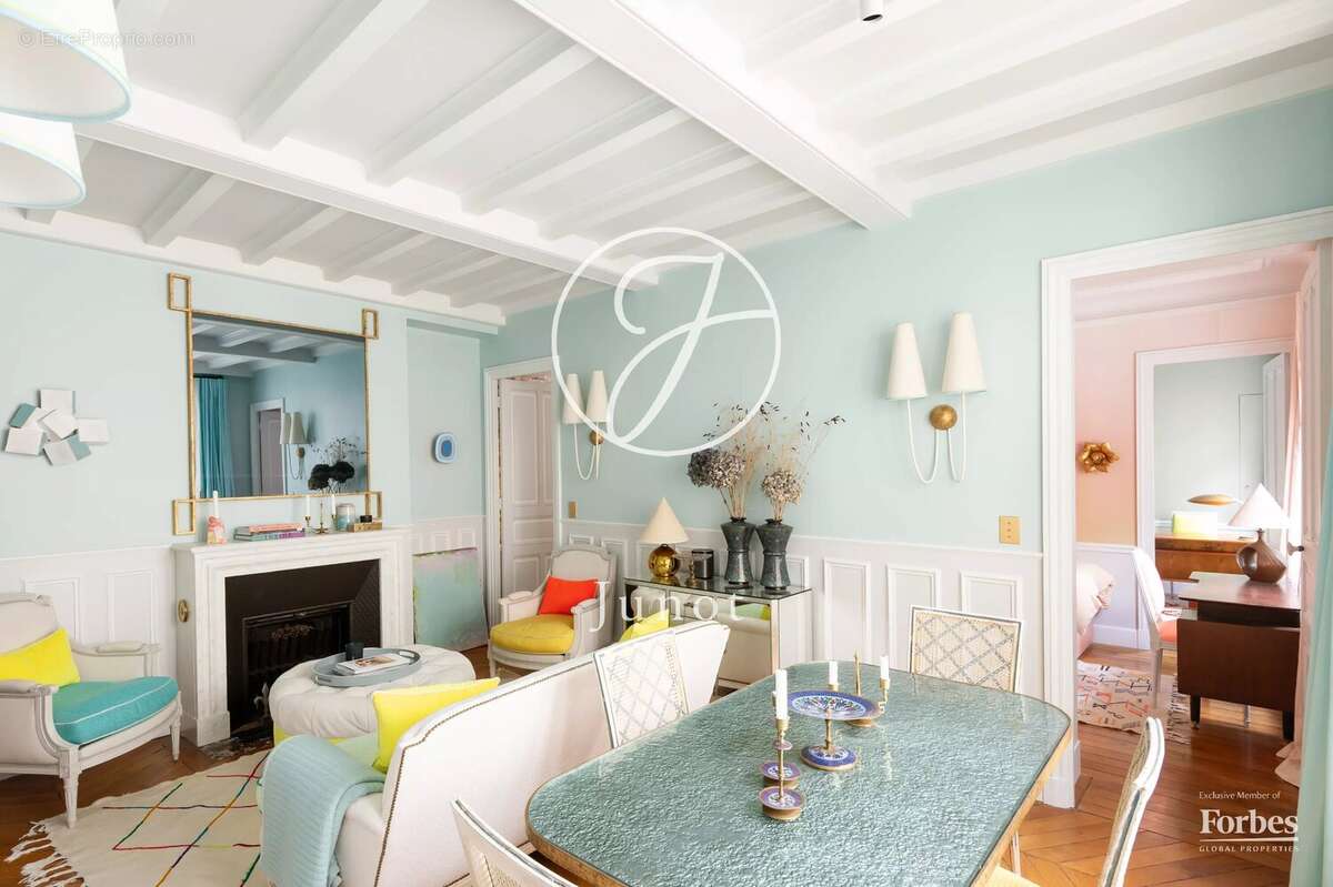 Appartement à PARIS-16E