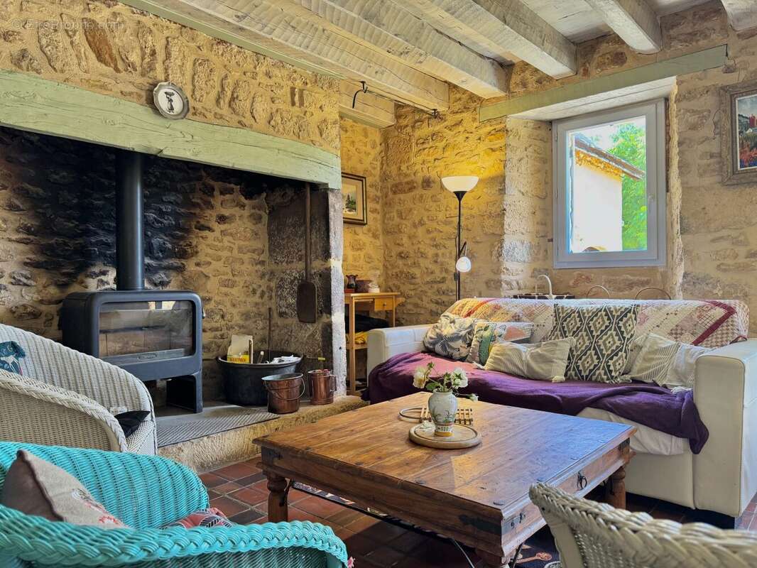 Maison à SAINT-CHAMASSY