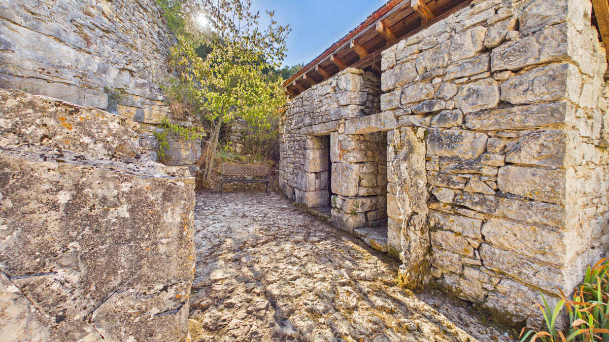 Maison perchée au bout d une impasse ! - photo 4
