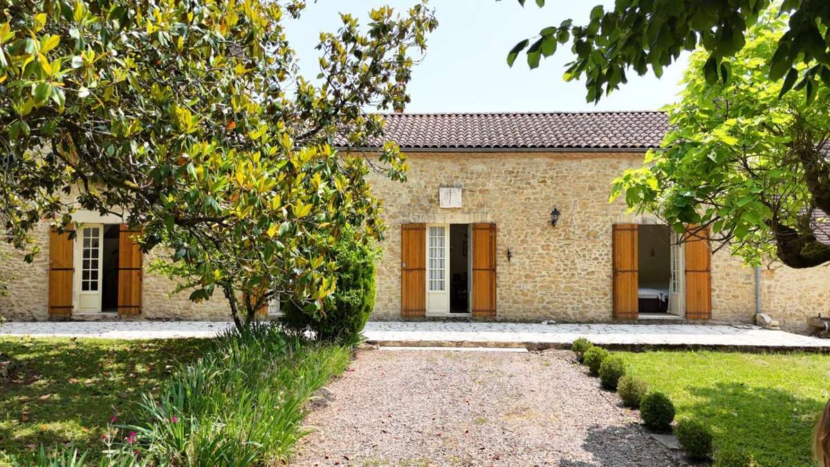 Maison lumineuse avec 4 chambres et piscine - photo 2
