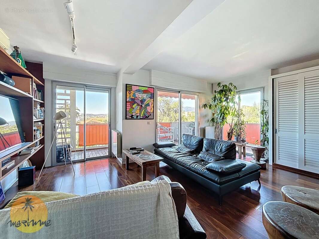 Appartement à SAINT-LAURENT-DU-VAR