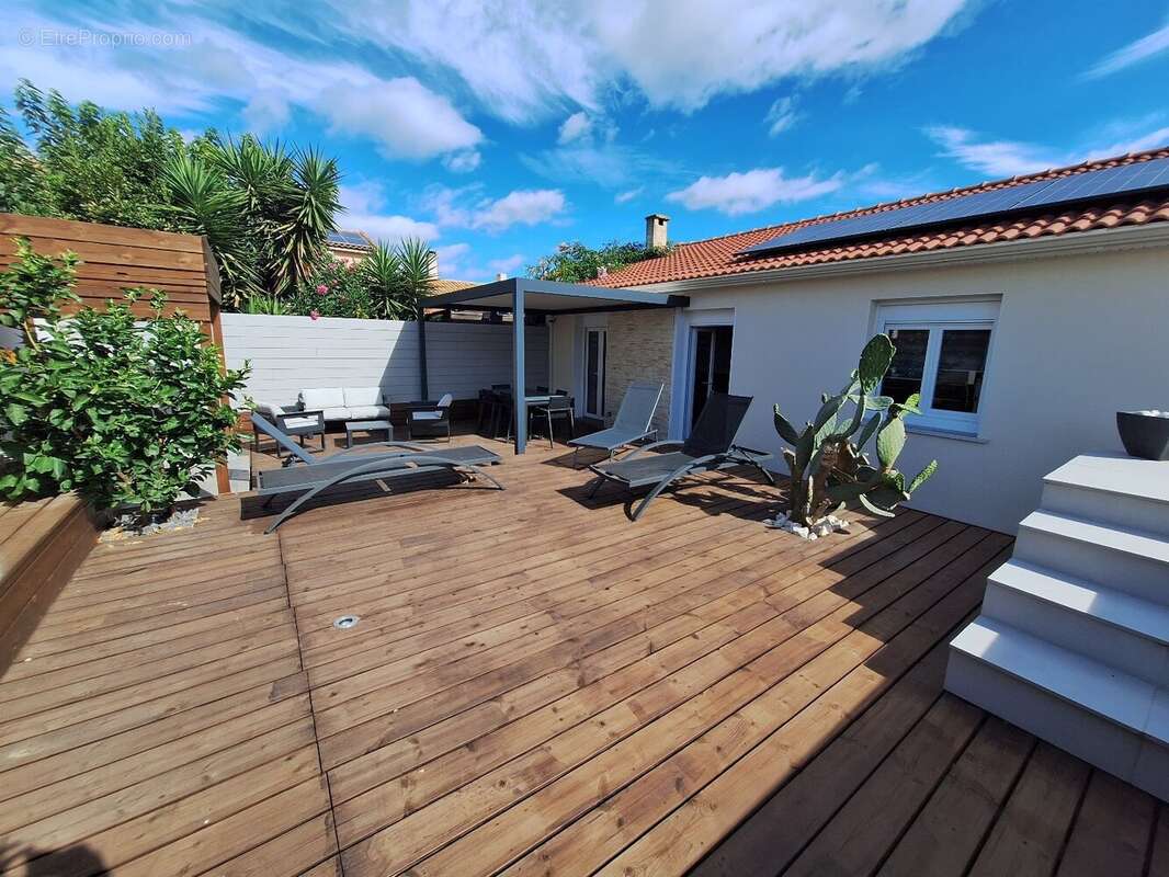 AGDE - Maison de plain-pied avec piscine, jardin et 3 chambres - photo 15