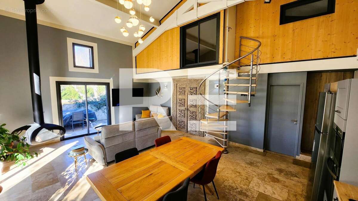 Maison à VEZENOBRES