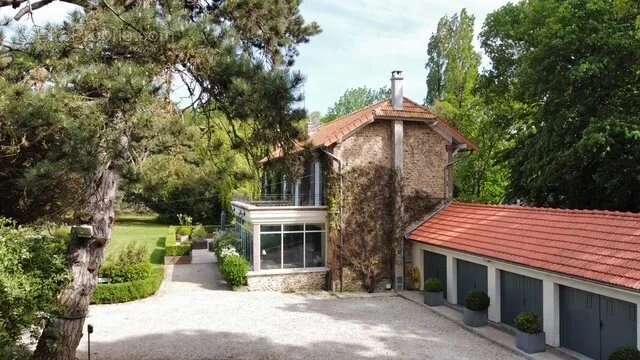 Maison à FEROLLES-ATTILLY