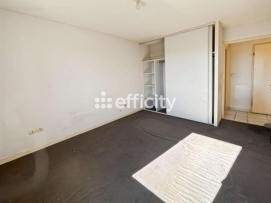 Appartement à SAINT-JEAN-D'ANGELY